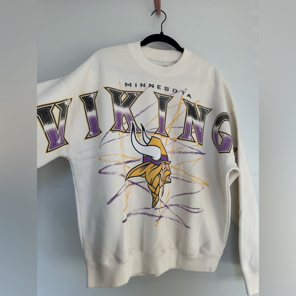 Abercrombie & Fitch Cream Vikings Crewneck Sweater